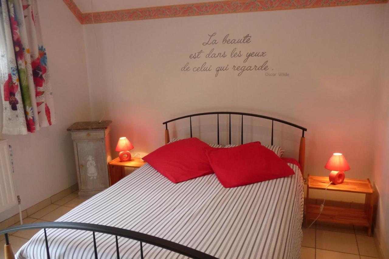 Au Rond Chene Bed & Breakfast Biron Bagian luar foto